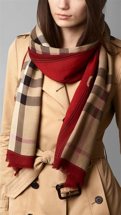 Burberry scarf removal